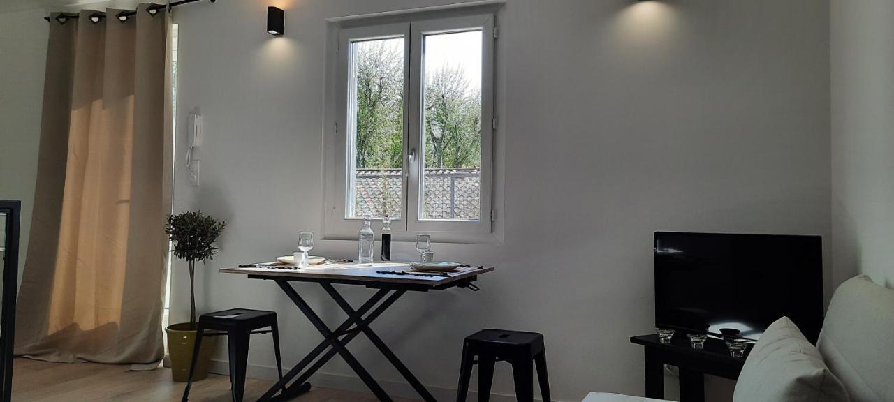 Studio Avec Terrasse Arles Exterior photo