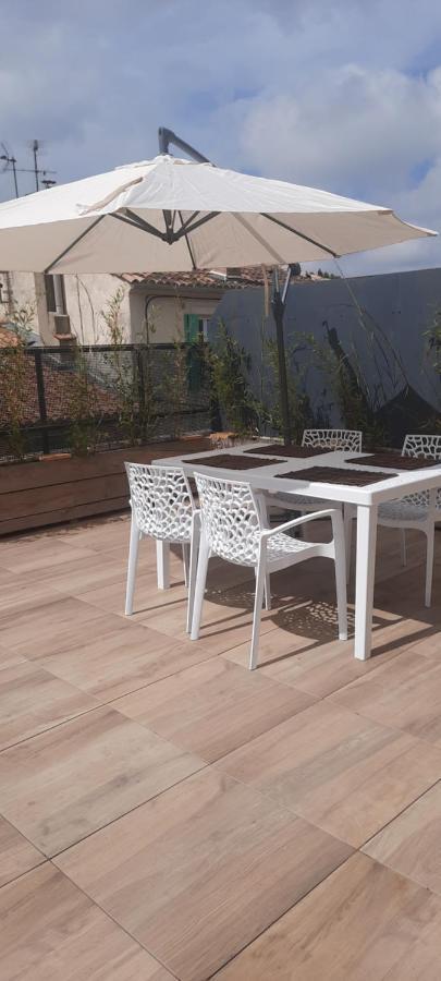 Studio Avec Terrasse Arles Exterior photo